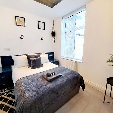 Spacious 3 Bed Apartment, En-Suites, Near Train Station! ワトフォード エクステリア 写真