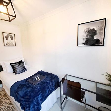 Spacious 3 Bed Apartment, En-Suites, Near Train Station! ワトフォード エクステリア 写真
