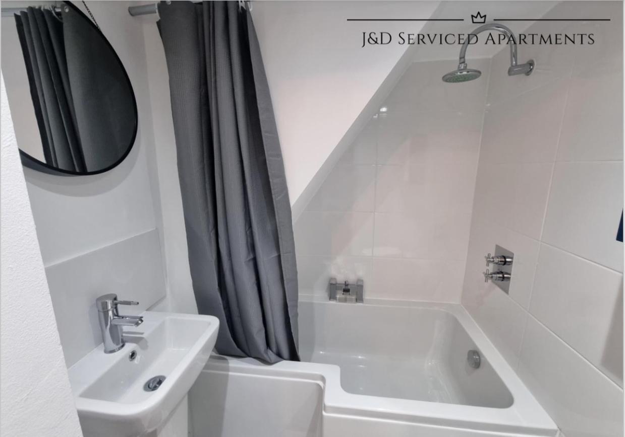 Spacious 3 Bed Apartment, En-Suites, Near Train Station! ワトフォード エクステリア 写真