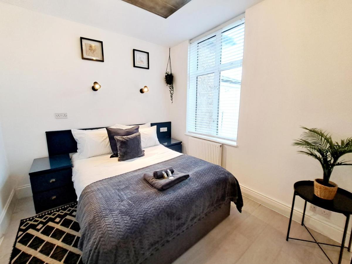 Spacious 3 Bed Apartment, En-Suites, Near Train Station! ワトフォード エクステリア 写真