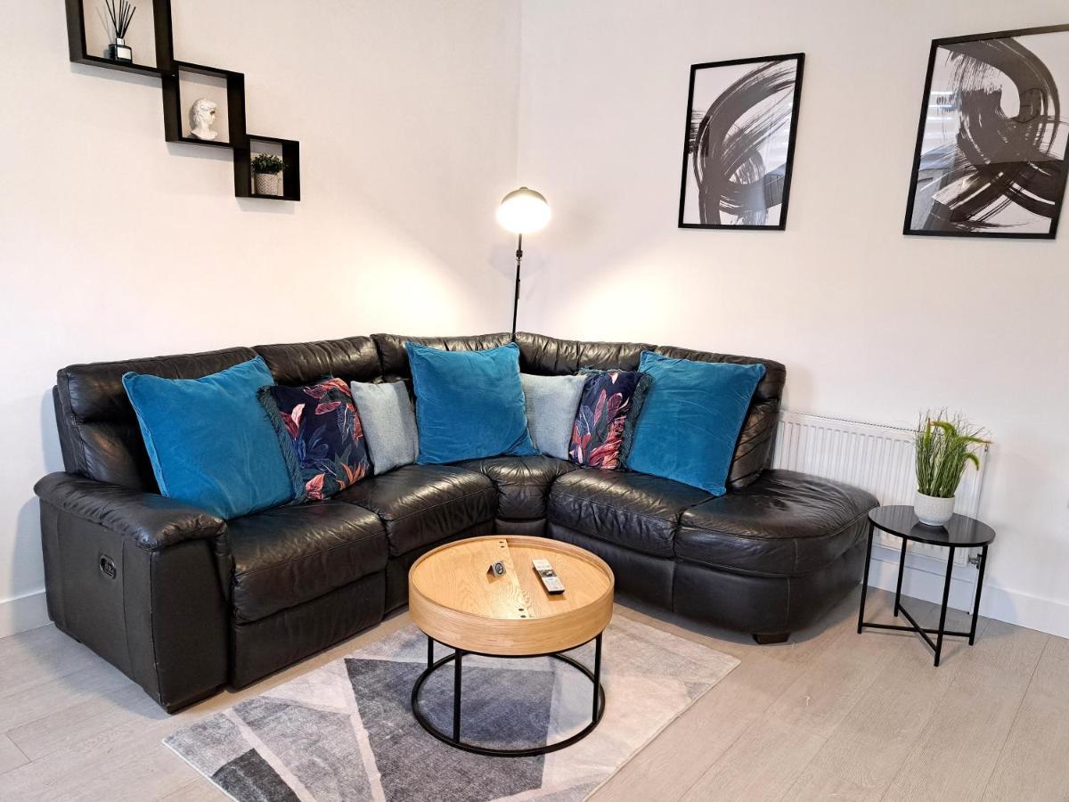 Spacious 3 Bed Apartment, En-Suites, Near Train Station! ワトフォード エクステリア 写真