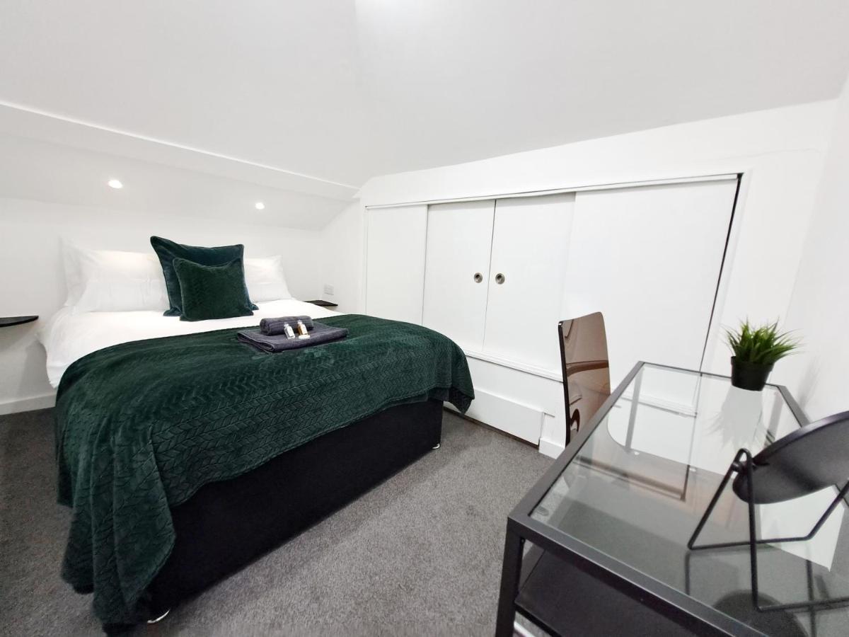 Spacious 3 Bed Apartment, En-Suites, Near Train Station! ワトフォード エクステリア 写真