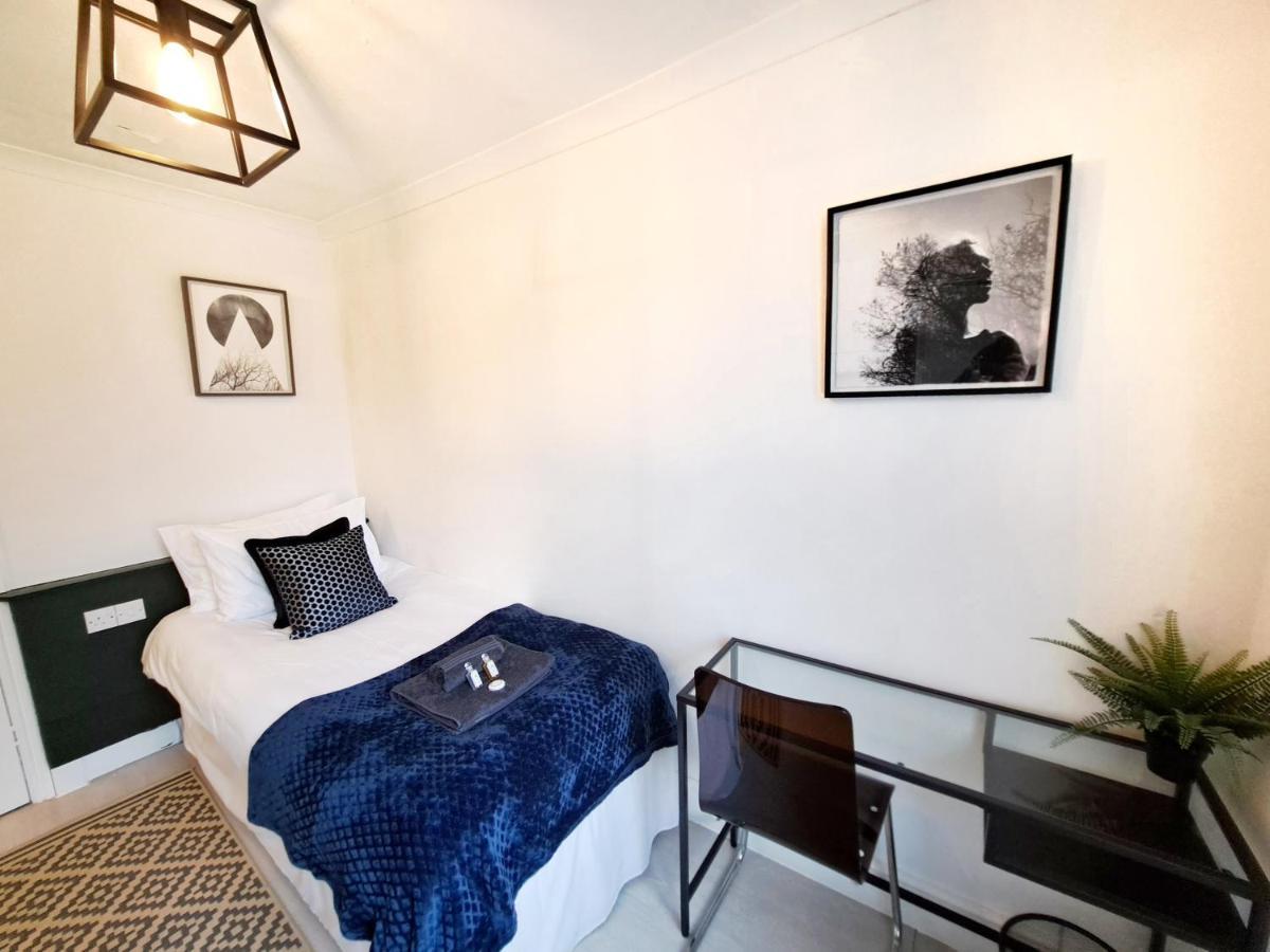 Spacious 3 Bed Apartment, En-Suites, Near Train Station! ワトフォード エクステリア 写真